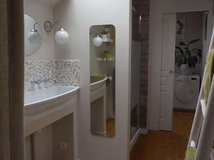 Bathroom 3, Cottage d Hamicourt, Somme