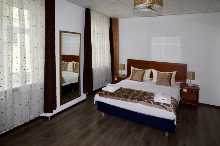 Bedroom 4, Hotel Goldene Traube, Günzburg