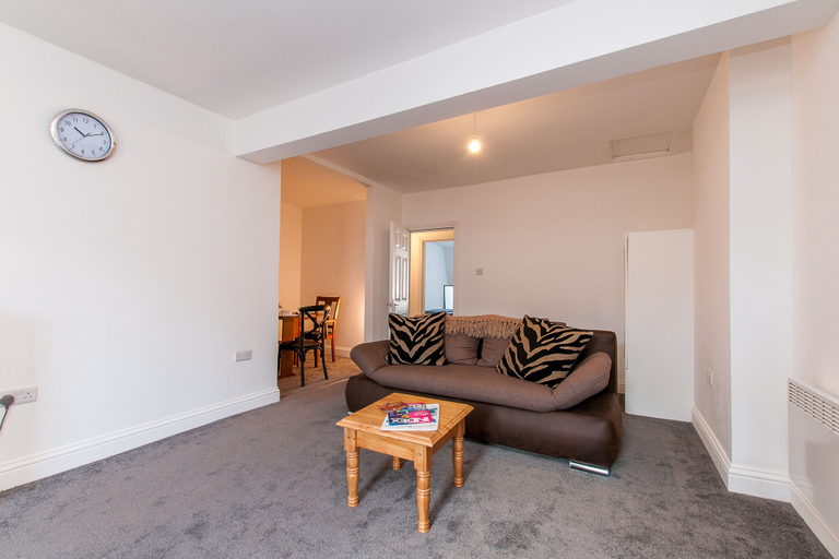 Others 2, 2 Bed Flat in Pedestrianized High Street, Kent