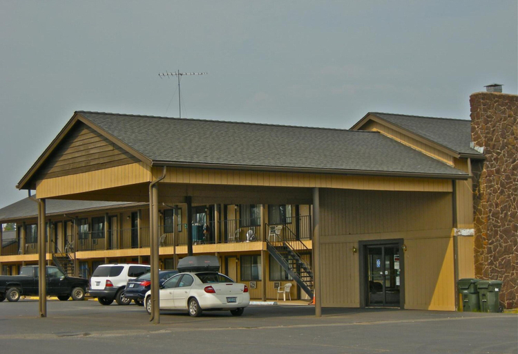 Exterior & Views 2, Red Lion Inn & Suites La Pine, Deschutes