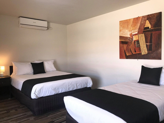 Bedroom 4, Guiding Star Hotel, Melbourne