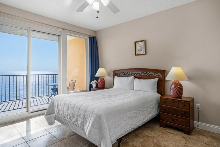 Bedroom 3, Treasure Island 1507, Bay