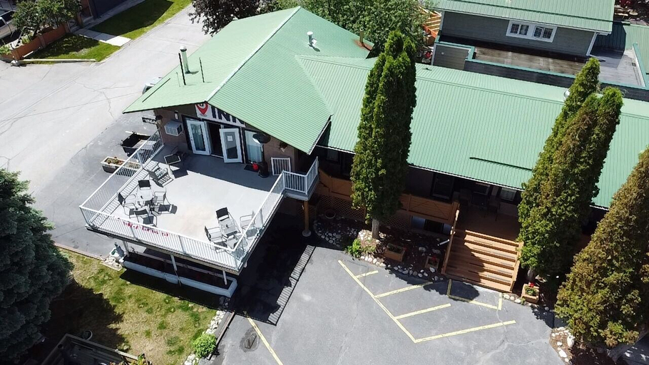 Exterior & Views 2, Destination Inn, East Kootenay