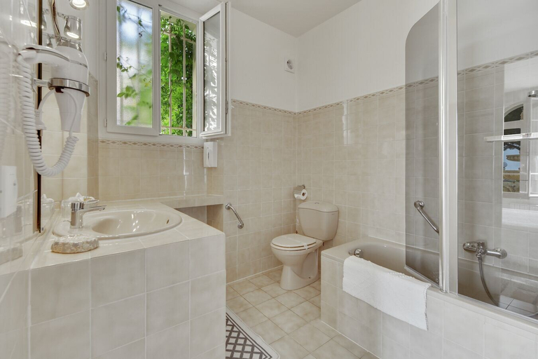 Bathroom 4, Château de Meï-Lésé, Var