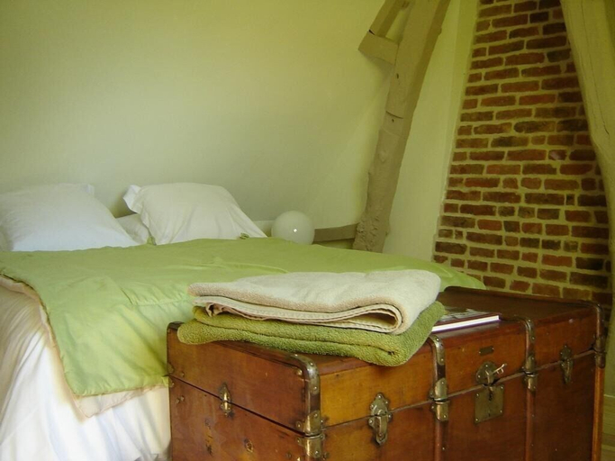 Bedroom 2, Cottage d Hamicourt, Somme