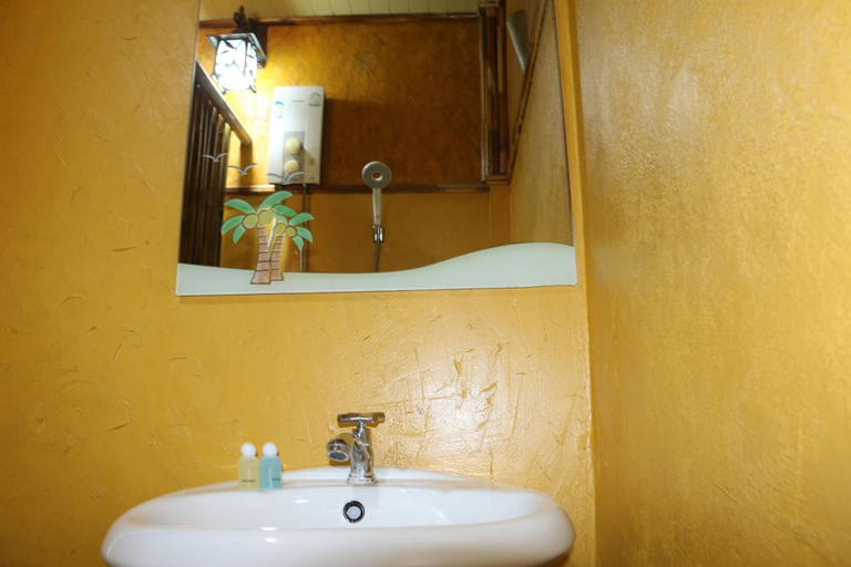 Bathroom 4, Ruan Mai Naiyang Beach Resort, Pulau Phuket