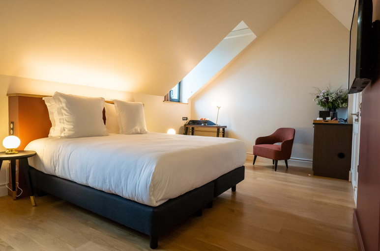 Bedroom 4, L'Invitation au Voyage, Calvados