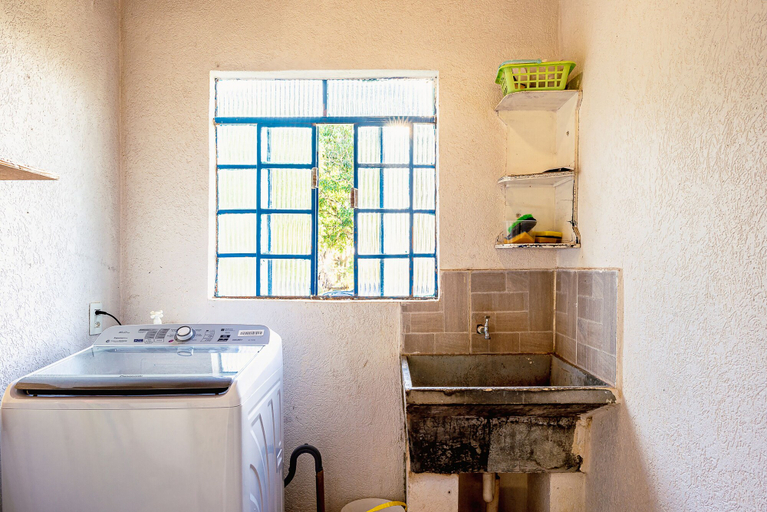 Bathroom 3, Sítio com piscina e lagoa particular, Capela do Alto