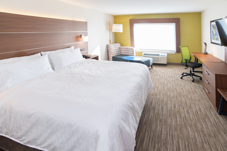 Bedroom 5, Holiday Inn Express & Suites NORTH BATTLEFORD by IHG, Division No. 16