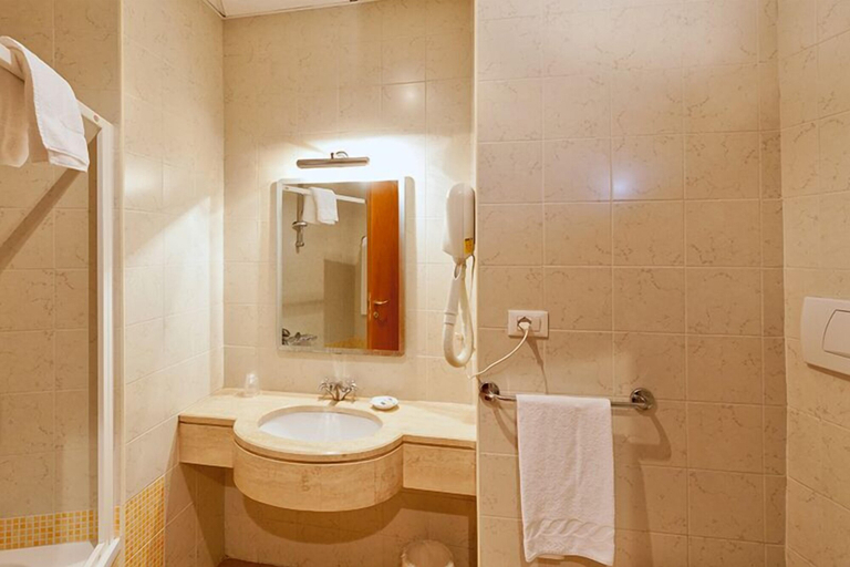 Bathroom 4, Parco De Medici Residence Hotel, Roma