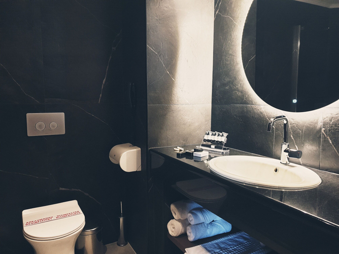 Bathroom 5, Royal Hotel, Central Macedonia