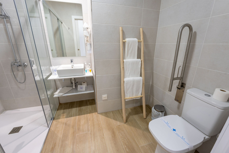 Bathroom 5, Hostal Romerito, Málaga