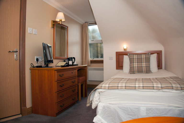Bedroom 3, Loch Long Hotel, Argyll and Bute