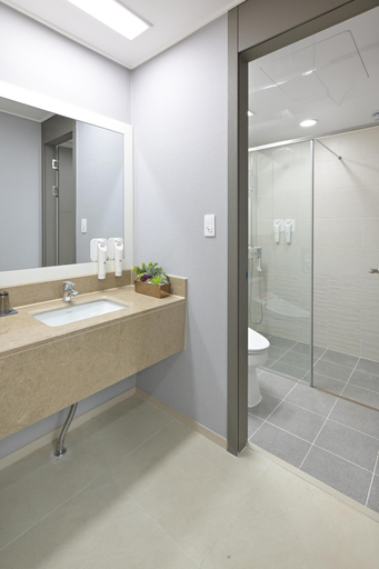 Bathroom 3, BayOne Park, Yeosu