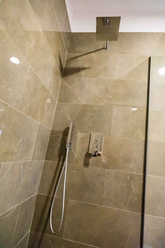 Bathroom 3, Chateau Linza Resort, Tiranës