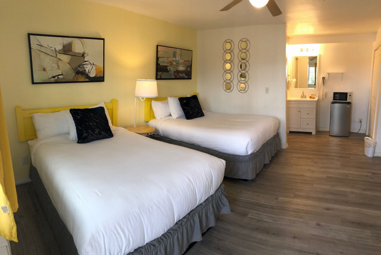 Bedroom 1, Inn at Palm Springs, Riverside