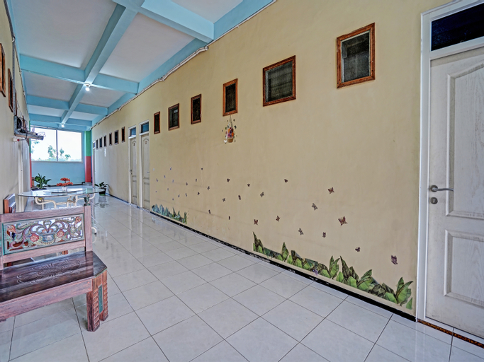 Public Area 2, Oyo 91572 Kost Esklusif Barokah, Pasuruan