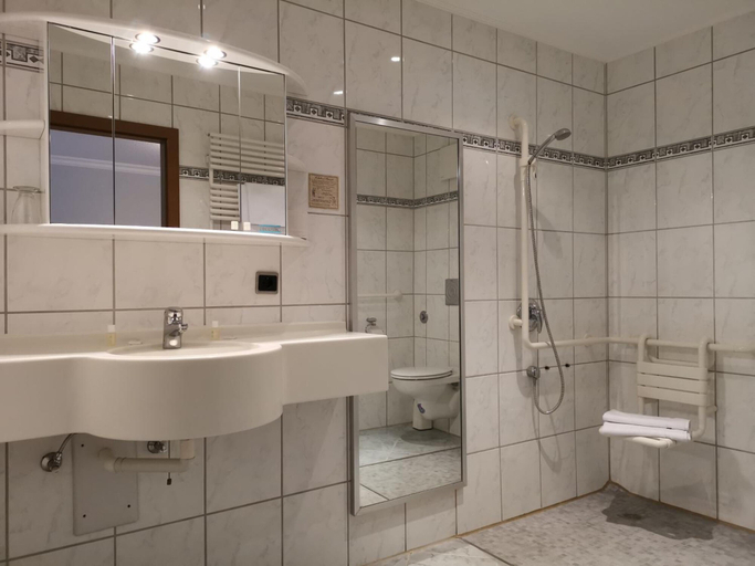 Bathroom 5, Hotel Restaurant Pfeffermühle, Zollernalbkreis