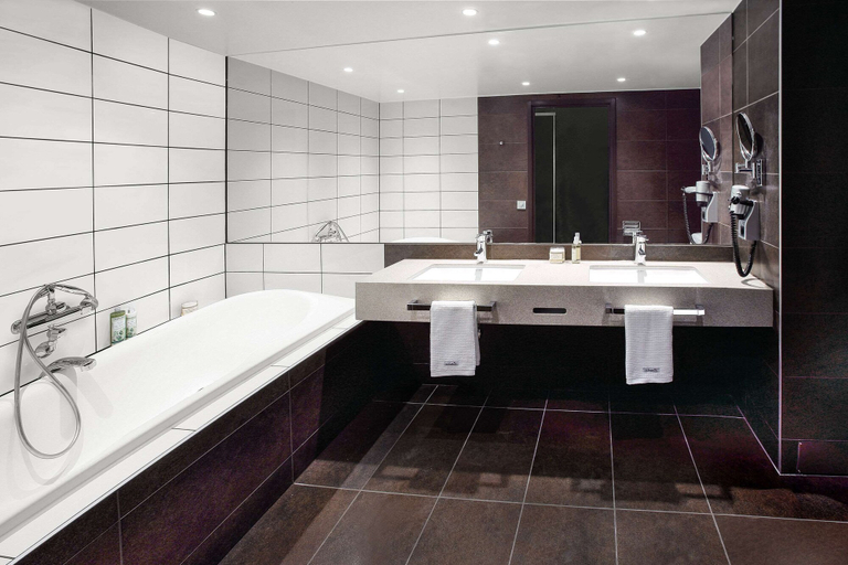 Bathroom 5, Quality Hotel Waterfront, Goteborg, Göteborg