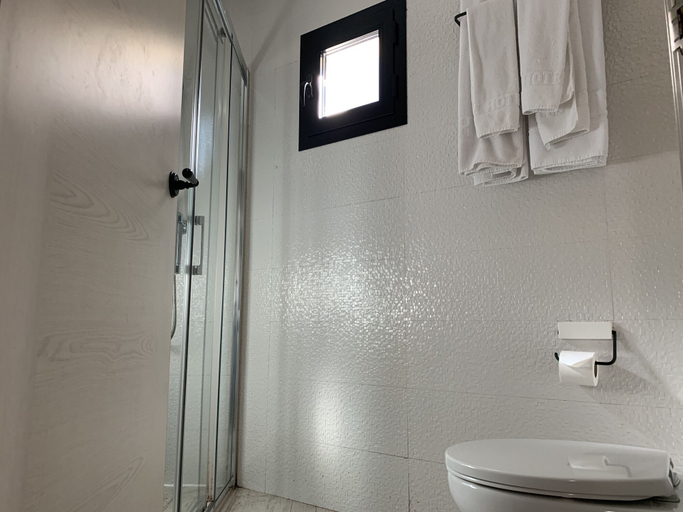 Bathroom, Gorbea Suites, Granada