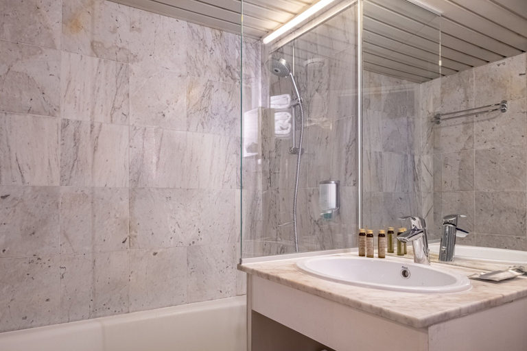 Bathroom 5, Hôtel Baudelaire Opéra, Paris