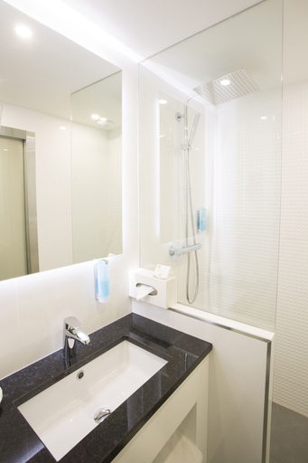 Bathroom 5, BEST WESTERN PLUS CANNES RIVIERA & SPA, Alpes-Maritimes