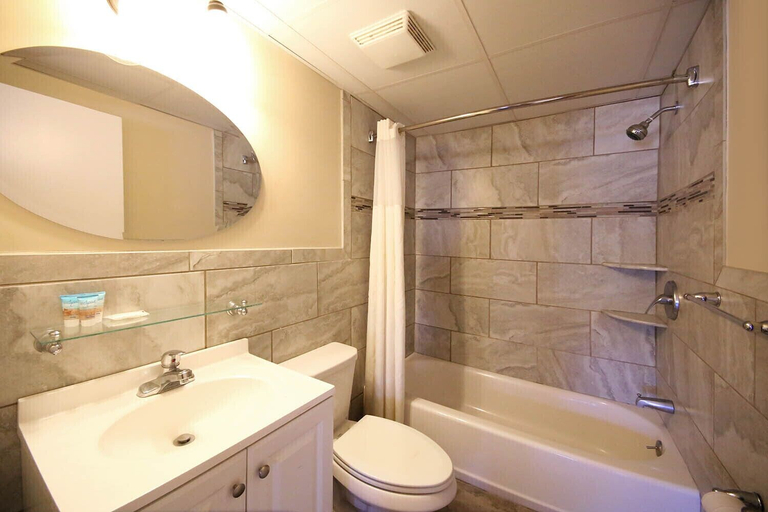 Bathroom, Surf Villa Apartments, Worcester