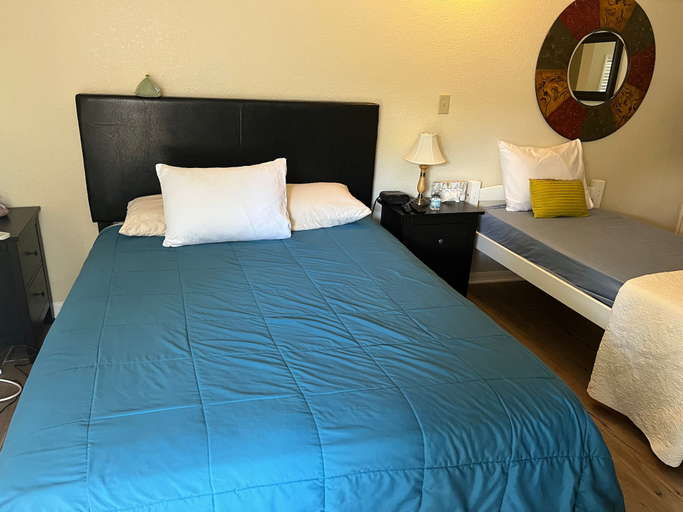 Bedroom 3, Mar Bay Motel &Suites, Pinellas
