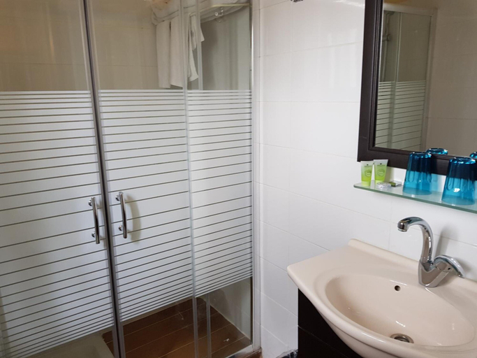 Bathroom 5, Little House in Rehavia