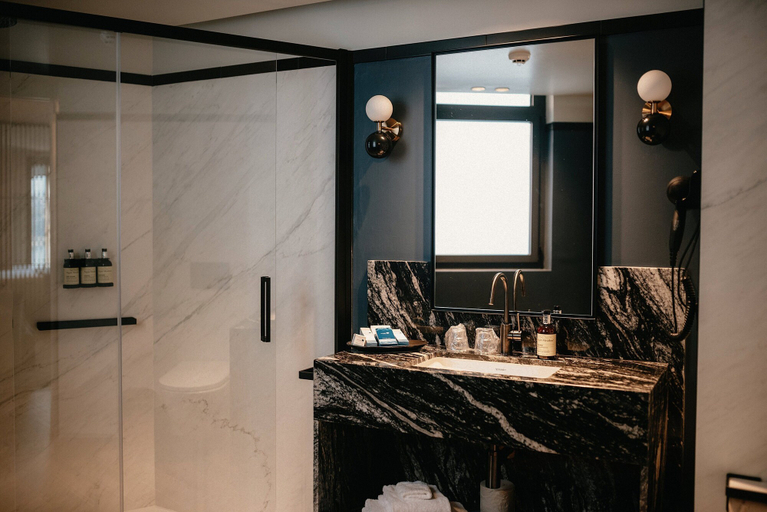 Bathroom 5, Hotel SANSEbay, Guipúzcoa