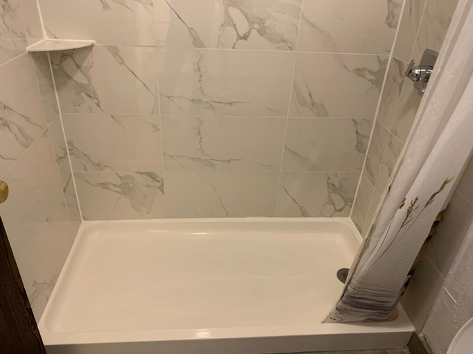 Bathroom 3, Landmark Inn, Kansas City