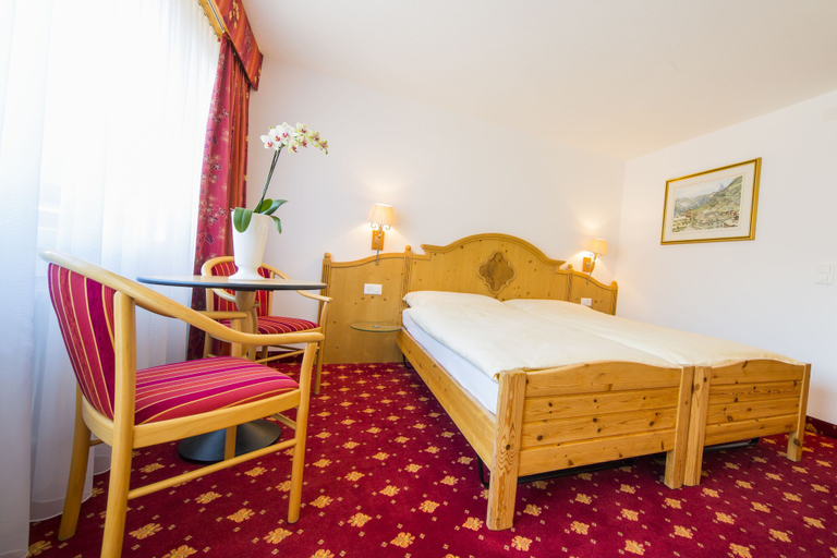 Bedroom 3, Hotel Excelsior, Visp