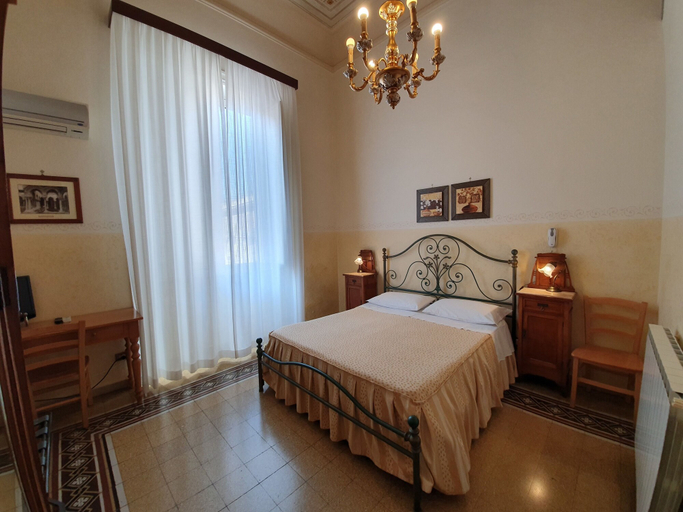 Bedroom 5, Albergo Cavour, Palermo