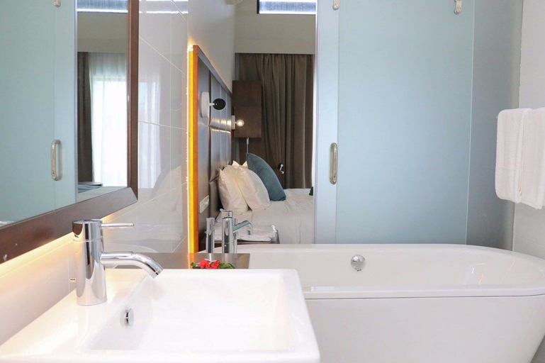 Bathroom 4, The Palms Denarau Fiji, Ba