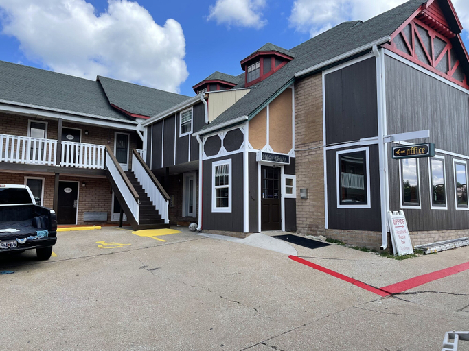 Exterior & Views 16
