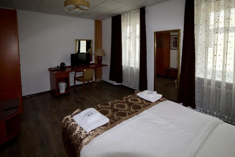 Bedroom 4, Hotel Goldene Traube, Günzburg