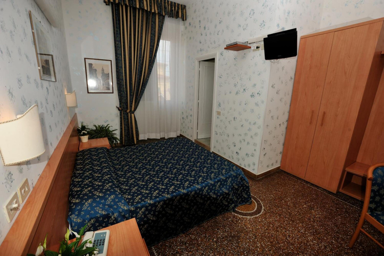 Bedroom 3, Miramare, Roma