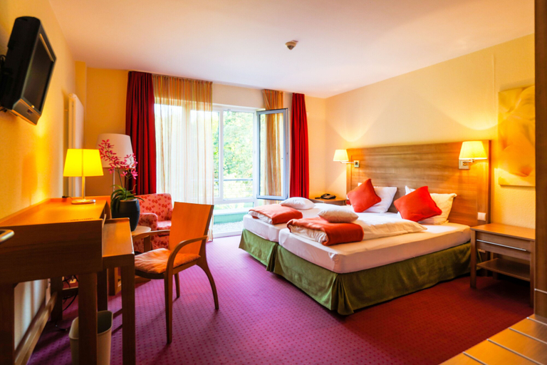Bedroom 4, Nashira Kurpark Hotel, Calw
