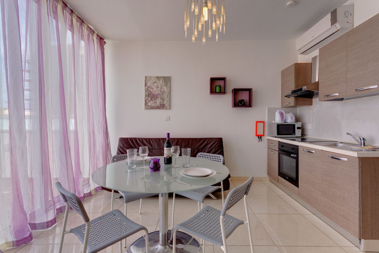 Others 5, Modern Penthouse in the Heart of Saint Julian's, St Julian's