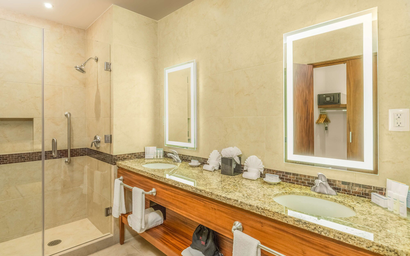 Bathroom 3, Hampton Inn & Suites by Hilton Los Cabos, La Paz