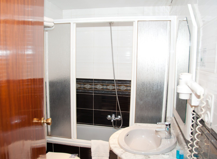 Bathroom 5, Hotel Nevasur, Granada