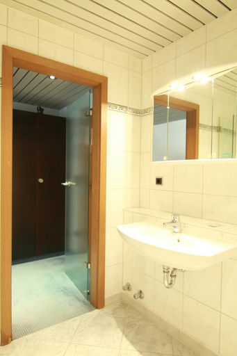 Bathroom 5, Hotel Restaurant Pfeffermühle, Zollernalbkreis