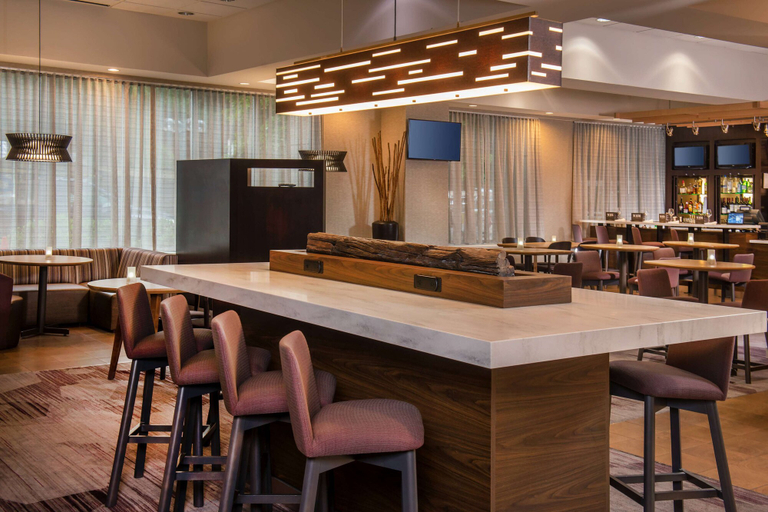 Food & Drinks 5, Sonesta Select Arlington Rosslyn, Arlington