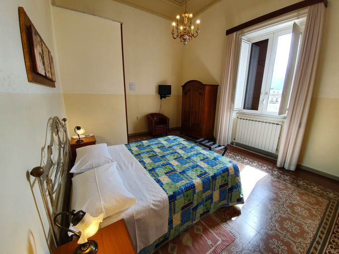 Bedroom 4, Albergo Cavour, Palermo