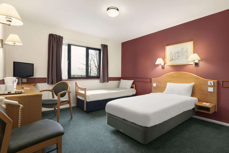 Bedroom 3, Days Inn by Wyndham Abington M74, South Lanarkshire