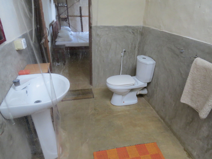 Bathroom 3, Polwaththa Eco Lodges, Kundasale