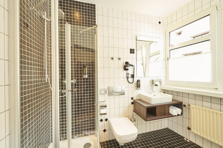 Bathroom 5, Hotel Hauser, Nürnberg