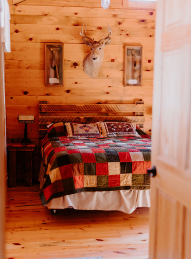 Bedroom 3, Jack Pines Resort, Becker