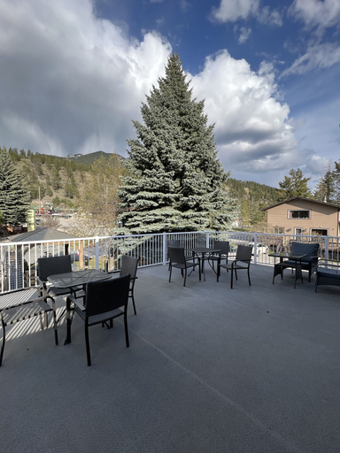 Food & Drinks 5, Destination Inn, East Kootenay