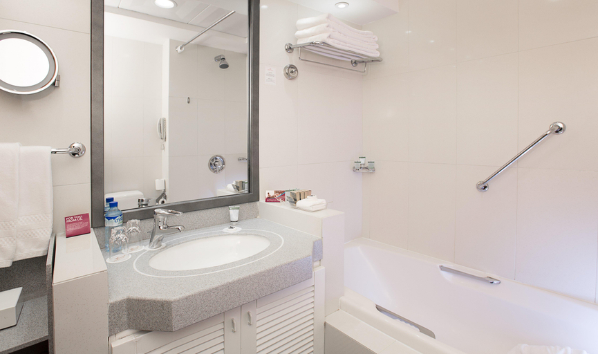 Bathroom 5, Millennium Plaza Downtown Hotel Dubai, Dubai
